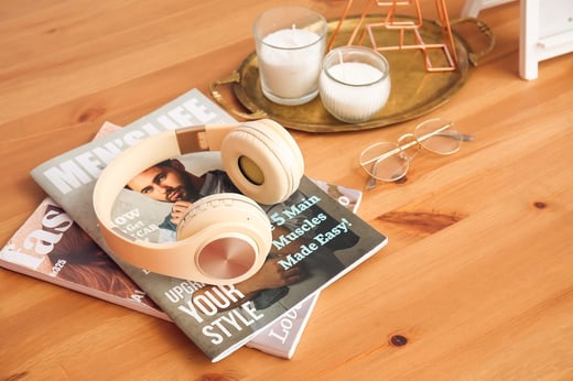 NL_headphones-magazines